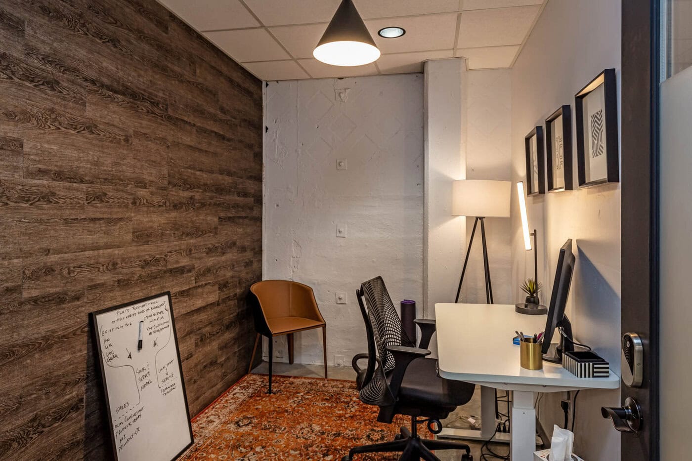 Pillar Small Meeting Room